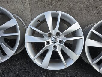 SKODA Trius elektrony 5X112 R17 et49 J7 - 4
