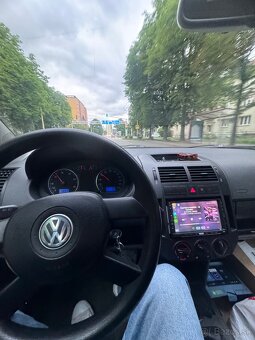 Volkswagen Polo 1.2 benzín 2005 - 4