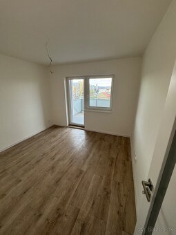 Nový 2 Izbový byt s balkónom 50m2 - V. V. Majakovského - 4