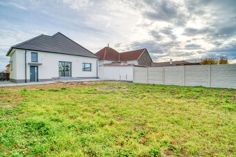 Na predaj 3-izbový rodinný dom v Jaslovských Bohuniciach - 4