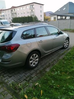 Opel astra sport tourer - 4