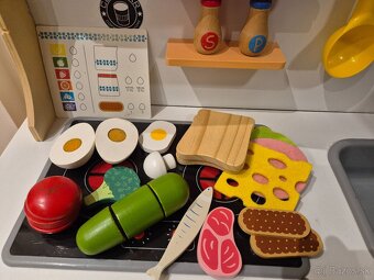 Drevena kuchynka s vybavou - 4