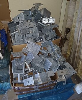 Kotviace pätky tvar U s podstavou za 4eur/ks - 4