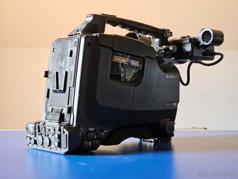 Profesionálna kamera SONY DSR-450WSP + hladacik - 4