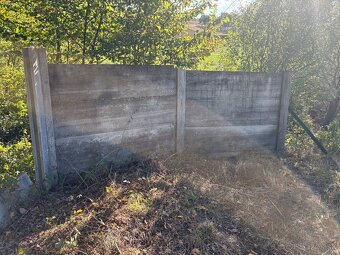 Betónový plot - 22m dlhý, 2m vysoký - 4