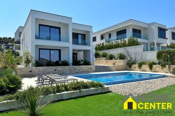 NA PREDAJ novopostavená vila s bazénom /280 m² / Dalmátsko,  - 4