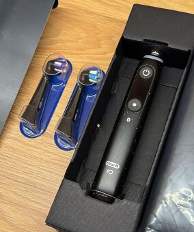 Oral B iO 10 Series Cosmic Black - elektrická zubná kefka - 4