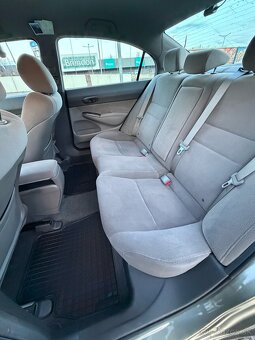 Hľadám šoféra do auta na Bolt Taxi Honda Civic 2007 - 4