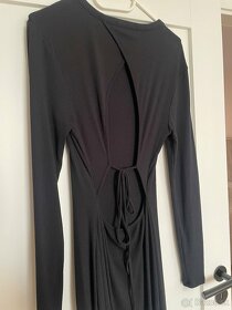 Dlhé čierne šaty s odhaleným chrbtom - 4