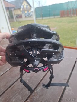 Predám Dámsku cyklistickú prilbu GIRO black/rasberry, women - 4