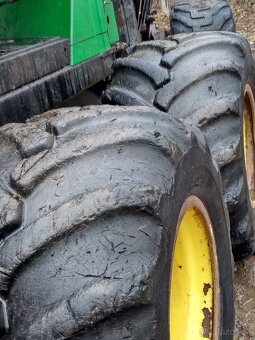19t vyvážečka JD 1510E 8W forwarder JohnDeere lesní práce - 4
