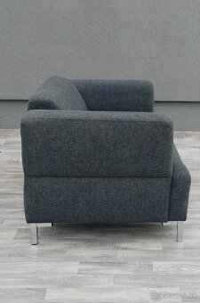 Pohovka sivá látková . - 4