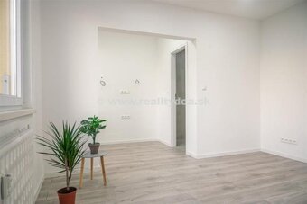 Predám zrekonštruovaný 3-izbový byt v Bánovciach n/B - 4