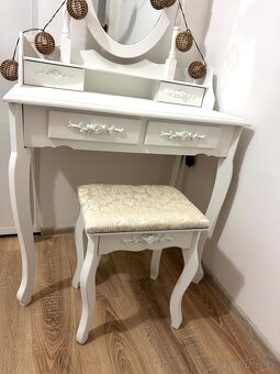 Kozmetický stolík - 4