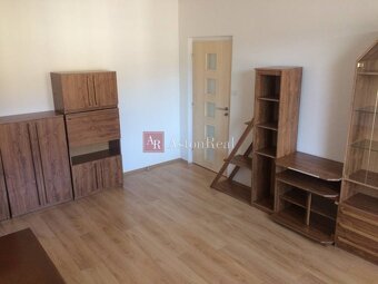 PREDAJ: 3 izbový byt s balkónom, časť Radvaň - Banská Bystri - 4