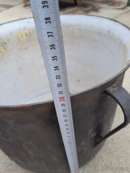 Predám veľmi starý liatinový kotlík - 4