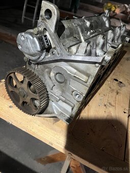 Predám hlavu valcov 1.8t 20V - 4
