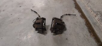 Zadné strmene, brzdy - 4