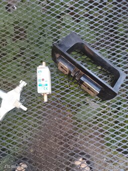 Zehlicka na nozove poistky - 4