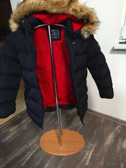 Zimná čierna chlapčenská vetrovka s červeným vnútrom - 4