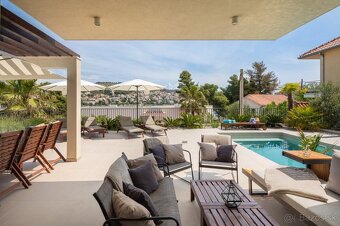 Chorvátsko, krásna vila druhý rad pri mori. - 4