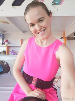 Extravagantne neónové šaty - 4