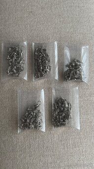 Tenučká retiazka 90 cm s karabínkami - 4