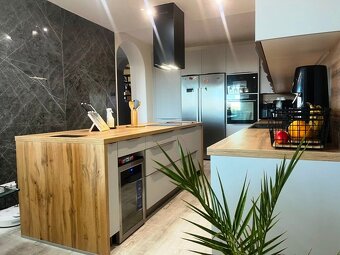 VIDINÁ - RD - 240 m2 - TERASA, BAZÉN, GARÁŽ - 4