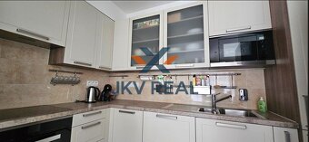 2 izbový kompletne zariadený byt s loggiou a parkovanim v po - 4