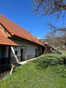 Dom v krásnej lokalite s veľkým pozemkom - 4