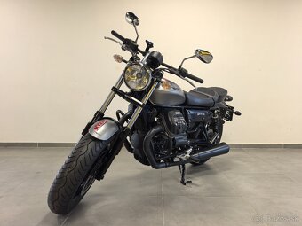 Moto Guzzi V9 Bobber - 4