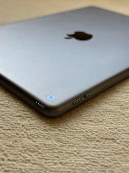 iPad 8. generácie (32GB, WiFi) + Klávesnica Logitech Combo - 4