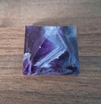 Kryštálová pyramída - dúhový fluorit - 4