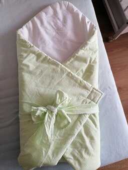 Biela hrubšia zavinovačka a zelená zavinovačka - 4