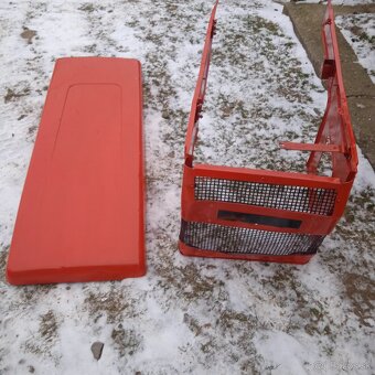 Predám hranatu kapotu na Zetor. - 4