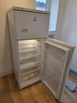Chladnička s mrazničkou Indesit A+ - 4