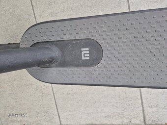 Elektrická kolobezka XIAOMI Mi Electric Scooter Essential EU - 4