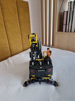 LEGO Technic 42053 Volvo EW160E - 4