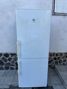 Predám chladničku elektrolux - 4