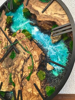 Machove hodiny 50cm drevene hodiny s machom a epoxidom - 4