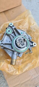 Predám originál používanú vákuovú pumpu Porsche - 4