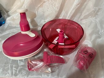 Slahac a sekac v jednom Tupperware - 4