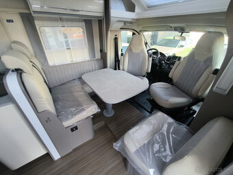 nový karavan Etrusco T7400 SB 4-miestny s markízou a nosičom - 4