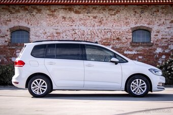 Volkswagen Touran 1.6TDI SCR Comfortline - PANO, ACC - 4