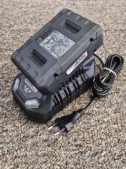predám novú Smart batériu PARKSIDE 20V 4Ah + nabíjačka 4,5A - 4