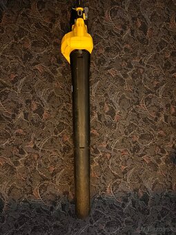 Fukár a vysávač listov BLV-200 Battery - 4