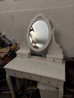 Kozmetický stôl - 4