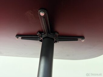 Pevny stol D:2m x Š:1.11m x V:0.8m - 4