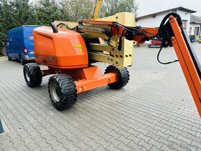 Kloubová terenní plošina JLG 450 - 4