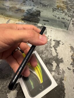 iPhone SE 2nd gen 64GB - 4